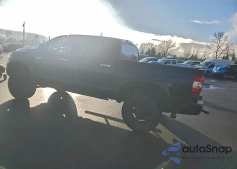 2016 Toyota Tundra Crewmax 1794 z USA, uszkodzony, nr VIN 5TFAY5F12GX536864